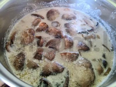 Grietinėlės ir sojų sultinys su grybais Žingsnis 4