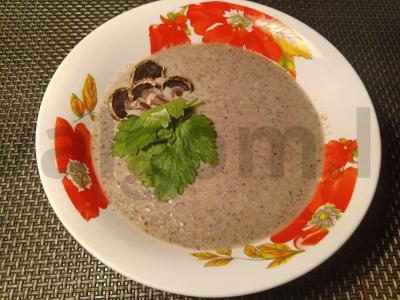 Grietinėlės ir sojų sultinys su grybais pagrindine nuotrauka