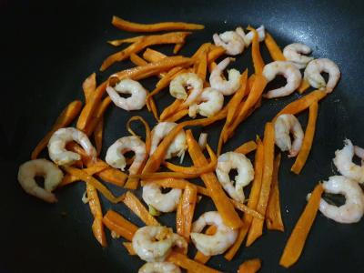 Pho-Ho su krevetėmis Žingsnis 3