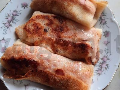 Įdaryti blynai su dešra ir sūriu pagrindine nuotrauka