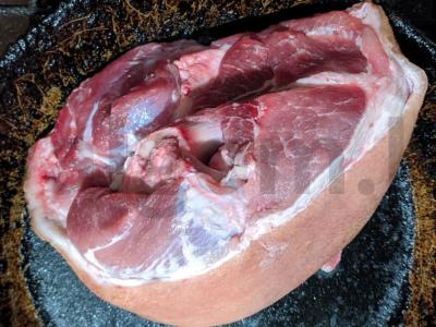 Jautienos koja, kepta su daržovėmis ir gervuogėmis orkaitėje Žingsnis 1