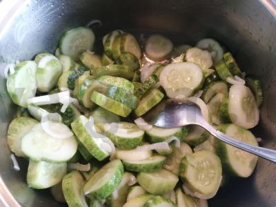 Agurkų salotos žiemai Žingsnis 7