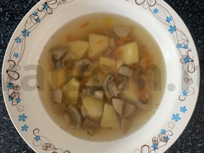 Grybų sriuba su grikių kruopomis ir daržovėmis pagrindine nuotrauka