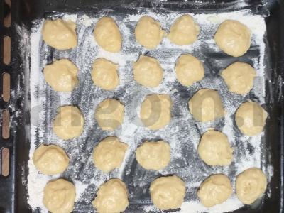 Švelnūs eklerai su virta saldžia grietinėle Žingsnis 4