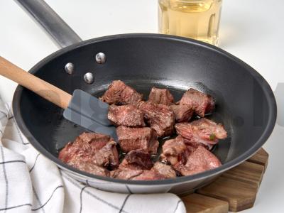 Daržovių troškinys su jautienos pečių Žingsnis 1