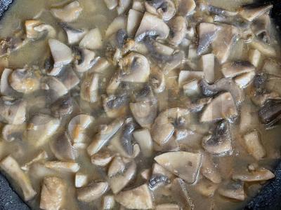 Kvapnūs pievagrybiai su sojų padažu ir morkomis Žingsnis 4