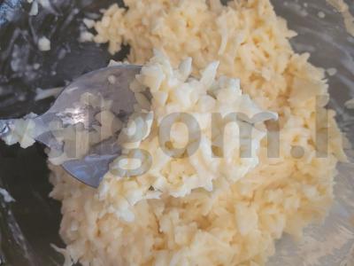 Hachapuri arba sluoksniuotos tešlos pyragėliai su sūriu Žingsnis 1