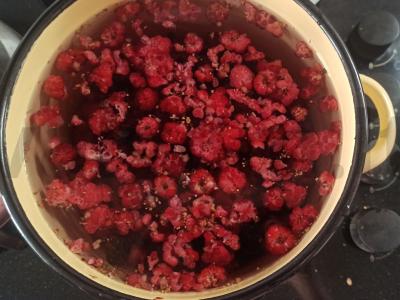 Vasaros kompotas iš gervuogių, serbentų ir aviečių Žingsnis 1