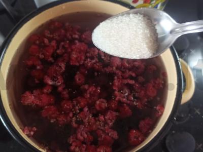 Vasaros kompotas iš gervuogių, serbentų ir aviečių Žingsnis 2