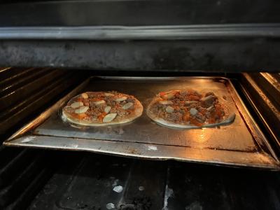 Rudai mėsos pica su sūrio plutele Žingsnis 8