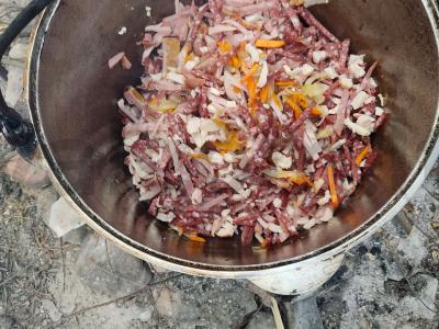 Sultinys „Kelioninis“ su kumpiu ir dešromis Žingsnis 5