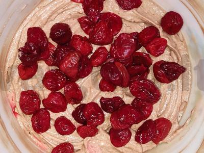 Varškės pyragas su vyšniomis ir šokoladu grietinėje Žingsnis 2