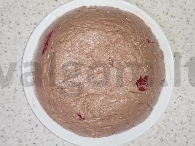 Varškės pyragas su vyšniomis ir šokoladu grietinėje pagrindine nuotrauka