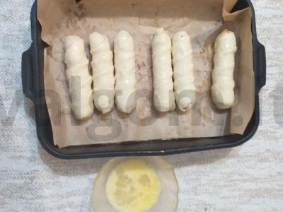 Dešrelės sluoksniuotame tešloje iš keturių ingredientų Žingsnis 3