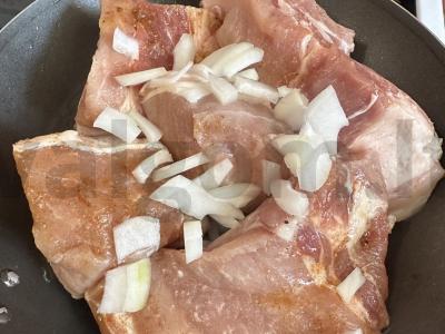 Skani kiauliena aštriame padaže Žingsnis 4