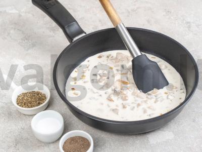 Grietinėlės makaronai su kalakutiena, grybais ir sūriu Žingsnis 2