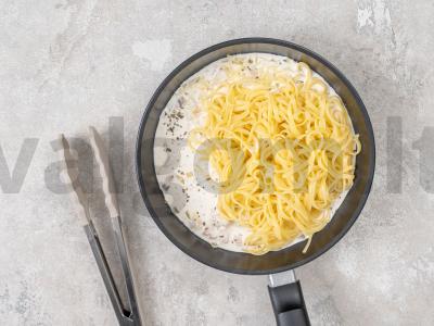 Grietinėlės makaronai su kalakutiena, grybais ir sūriu Žingsnis 4