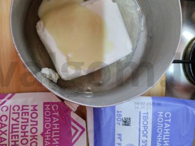 Grietinėlės ir varškės desertas su braškėmis ir abrikosais Žingsnis 2