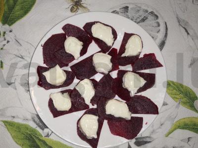 Salotas su ožkos sūriu, burokėliais ir graikiniais riešutais Žingsnis 2