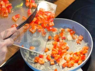 Ašakšuka su saldžiuoju pipiru Žingsnis 2