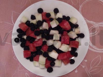 Vaisių salotos su arbūzu, melionu ir gervuogėmis Žingsnis 4