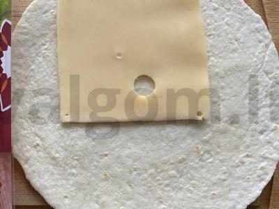 Dešrainių-sūrio blynai Žingsnis 1