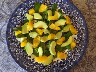 Salotas su apelsinu, avokadu ir pieneigėmis Žingsnis 3