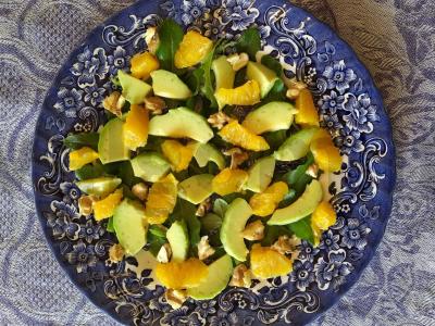 Salotas su apelsinu, avokadu ir pieneigėmis Žingsnis 4