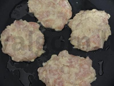 Skaniausi faršuoti kotletai su sūriu Žingsnis 2