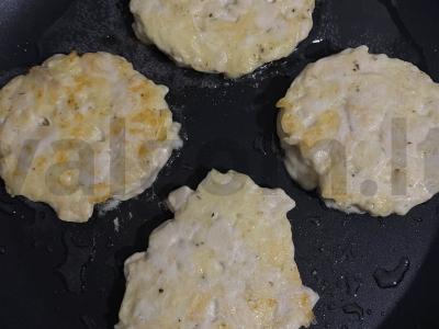 Skaniausi faršuoti kotletai su sūriu Žingsnis 3