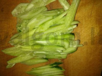 Salotos su agurkais ir obuoliais Žingsnis 1