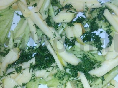 Salotos su agurkais ir obuoliais Žingsnis 4