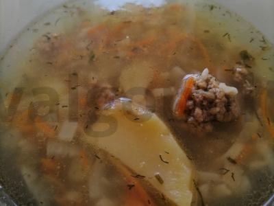 Greito paruošimo sriuba su faršu ir makaronais pagrindine nuotrauka