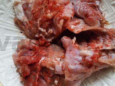 Kailinis triušis su bulvėmis kepimo maiše Žingsnis 1