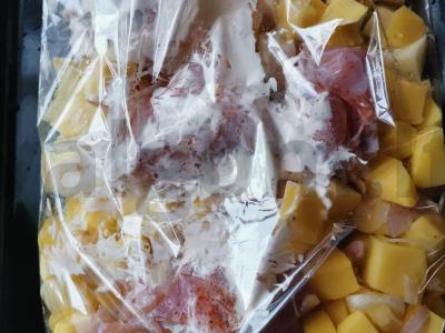 Kailinis triušis su bulvėmis kepimo maiše Žingsnis 4