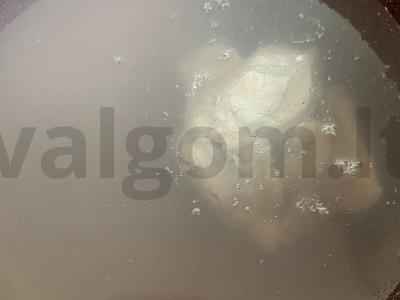 Sriuba su makaronais ir žaliu svogūnu Žingsnis 1