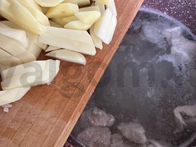 Sriuba su makaronais ir žaliu svogūnu Žingsnis 2