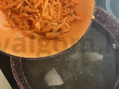 Sriuba su makaronais ir žaliu svogūnu Žingsnis 3