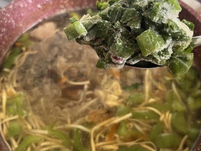 Sriuba su makaronais ir žaliu svogūnu Žingsnis 6