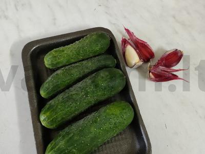 Traškūs sūdyti agurkai Žingsnis 1