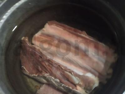 Elnių šonkauliai, troškinti su bulvėmis Žingsnis 1