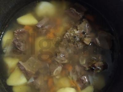 Elnių šonkauliai, troškinti su bulvėmis pagrindine nuotrauka