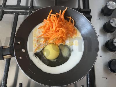 Sultingas kiaušinių omletas su morkomis pagal korėjietišką receptą Žingsnis 1