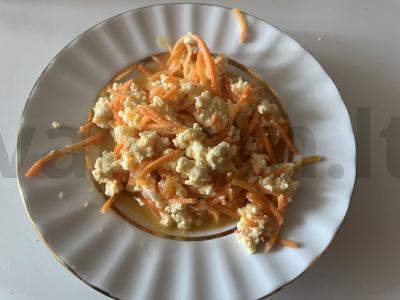 Sultingas kiaušinių omletas su morkomis pagal korėjietišką receptą pagrindine nuotrauka