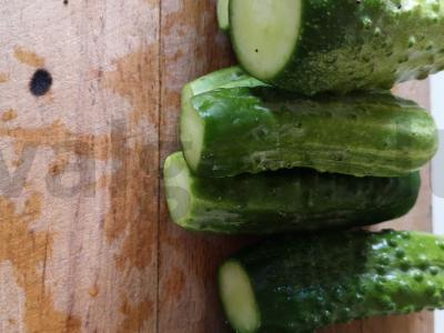 Sukrėsti agurkai maišelyje Žingsnis 1