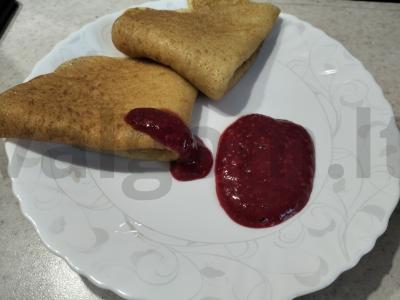 Ploni blynai su kefyru ir soda pagrindine nuotrauka