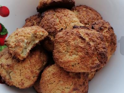 Avižiniai sausainiai su grietine ir medumi pagrindine nuotrauka