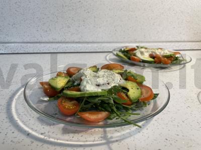 Salotas su stracciatella, avokadu ir pomidorais Žingsnis 4
