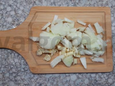 Moliūgų grietinėlės sriuba su česnaku ir sūrio kremu Žingsnis 2