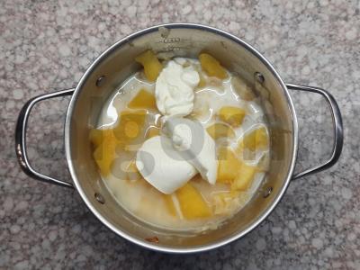 Moliūgų grietinėlės sriuba su česnaku ir sūrio kremu Žingsnis 4